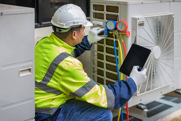 Professional Hvac Installation technician working in Center Hill, FL